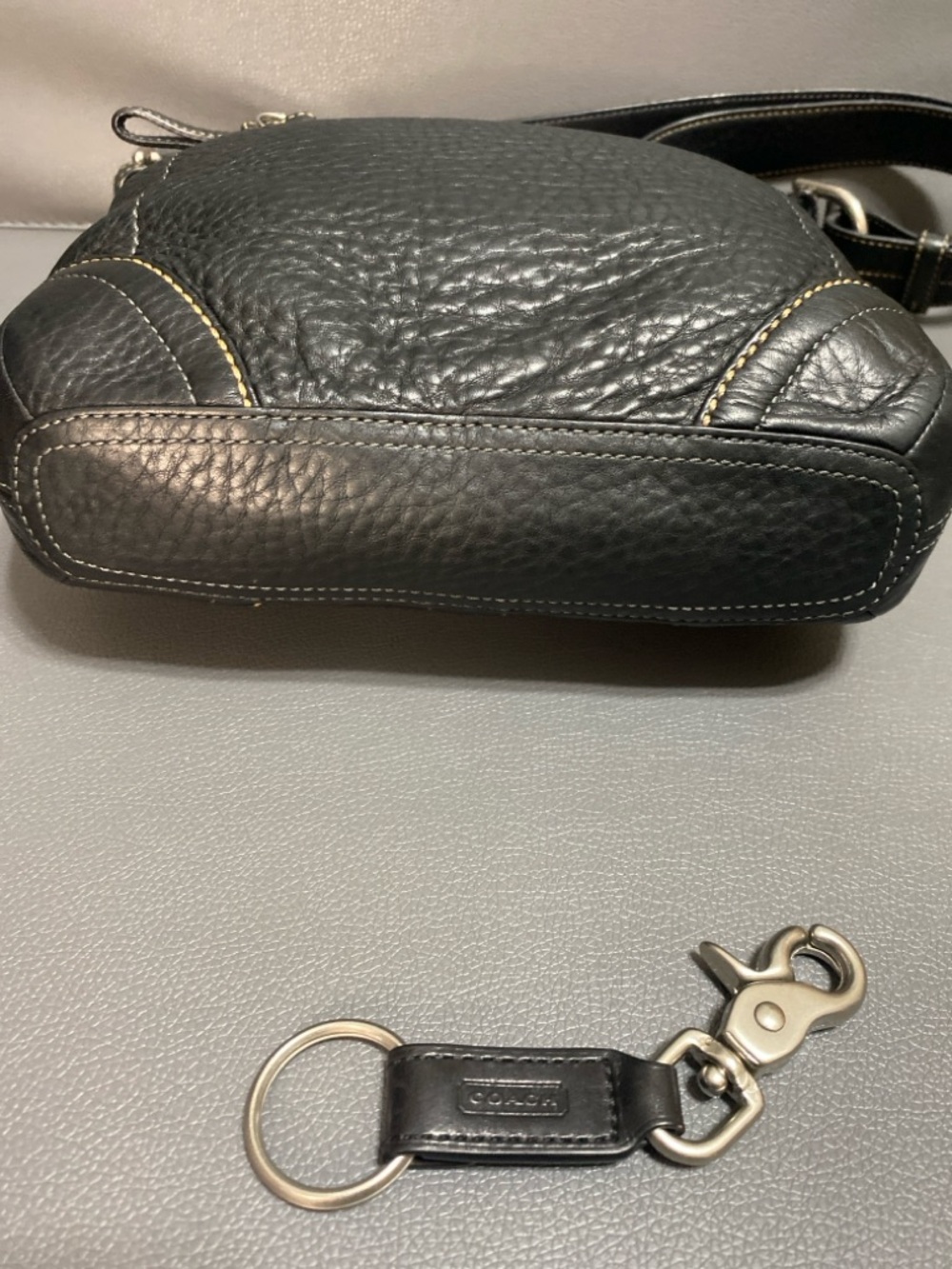 Vintage COACH Soho Black Pebbled Leather Pleated File Bag - Picture 4 of 8